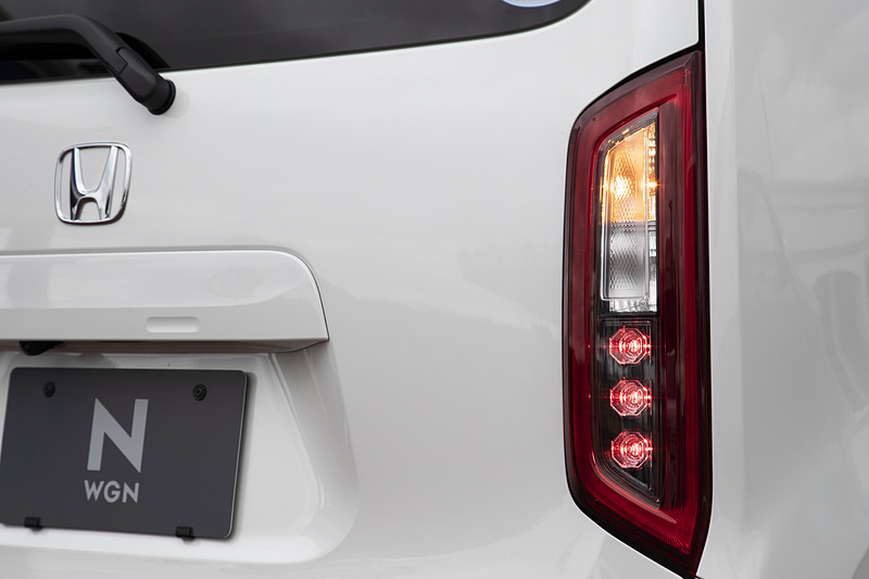 LEDリアコンビネーションランプのデザインはターボ車と共通