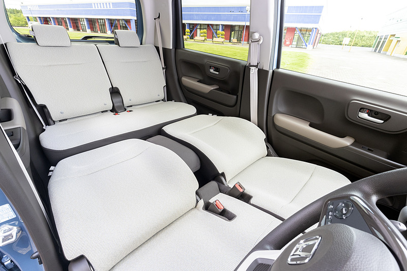 フロント＆リアでセミフラットにすることが可能