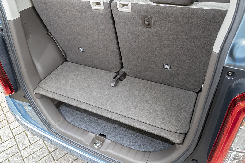リアシートの位置調整でラゲッジスペースの奥行きはこれだけ変わる