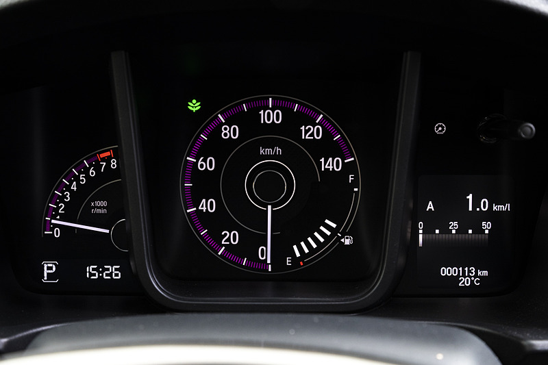 メーターパネルは精彩感のある表現