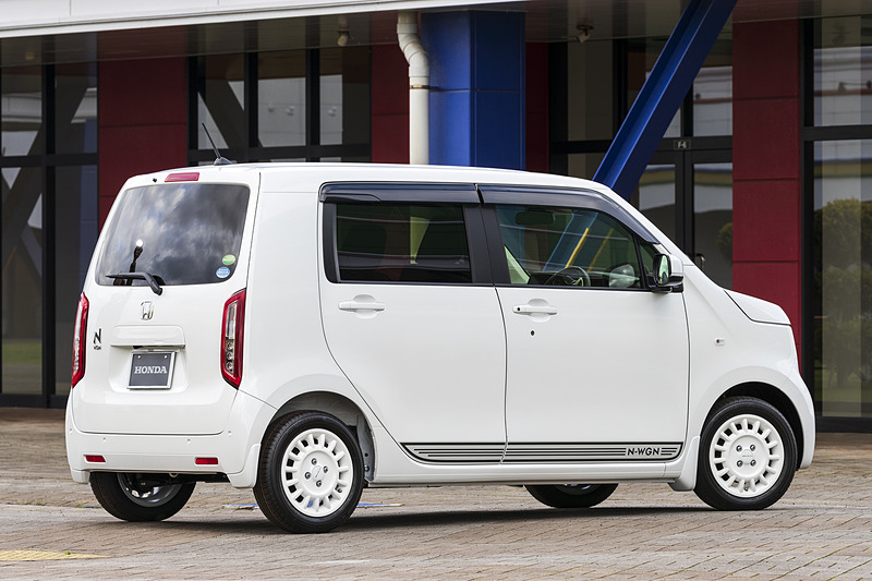 ホンダアクセスの純正アクセサリー装着車。撮影車両のボディカラーはプラチナホワイト・パールで、「シンプル リラックス」のコーディネートとなっている