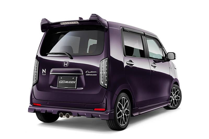 フロントアンダースポイラー、サイドスポイラー、リアアンダースポイラーをセットにした「スタイリングセット」（カラード仕上げ18万1500円、未塗装16万5000円。10月下旬発売予定のため、消費税10％課税価格）や、「スタイリングセット＋15インチアルミホイール MDYの4本セット」（25万3000円～27万7200円。10月下旬発売予定のため、消費税10％課税価格）のパッケージもラインアップ