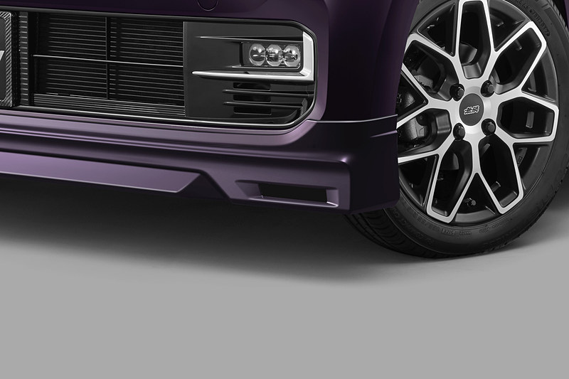 フロントアンダースポイラーにオプション設定する「エアロイルミネーション」（3万8500円。10月下旬発売予定のため、消費税10％課税価格）