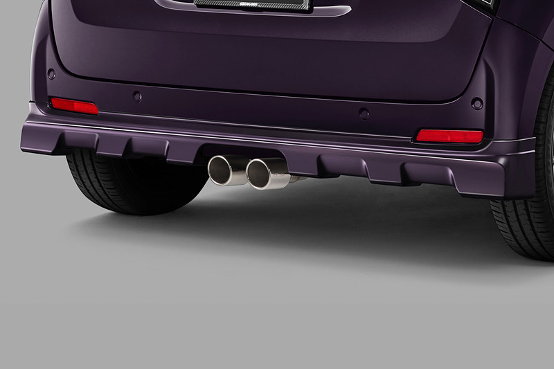 「リアアンダースポイラー」（カラード仕上げ5万5000円、未塗装4万9500円。10月下旬発売予定のため、消費税10％課税価格）