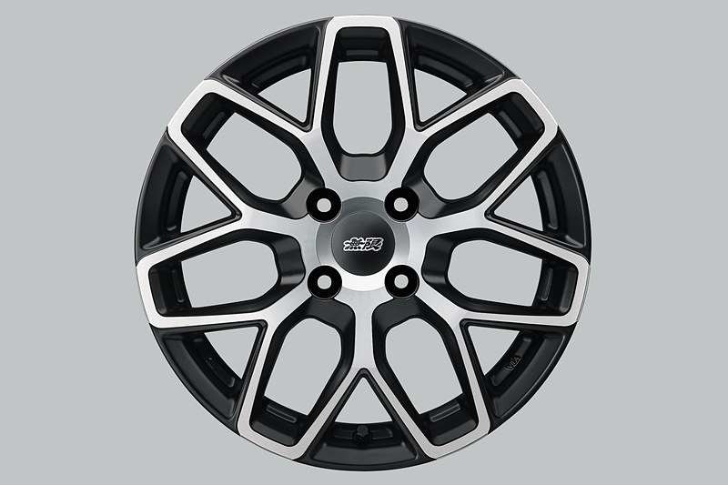 15インチアルミホイール MDY「フラットブラックミラーフェイス」（3万1900円/本。10月下旬発売予定のため、消費税10％課税価格）