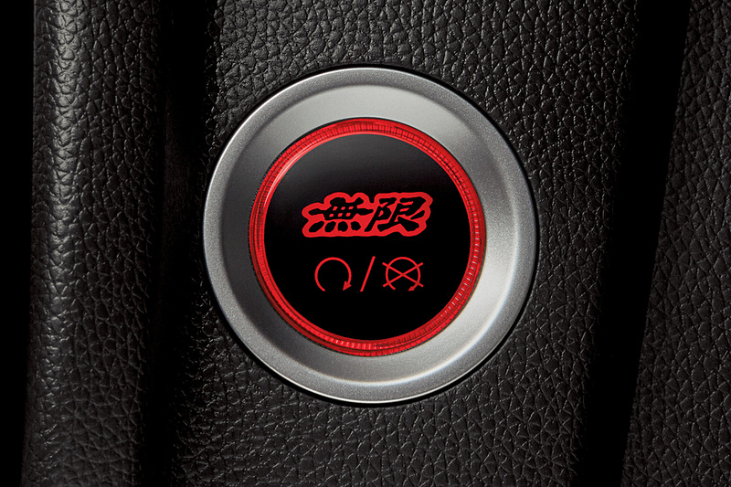 「エンジンスタート/ストップスイッチ」（1万9440円）。画像左がON、画像右はOFFの状態