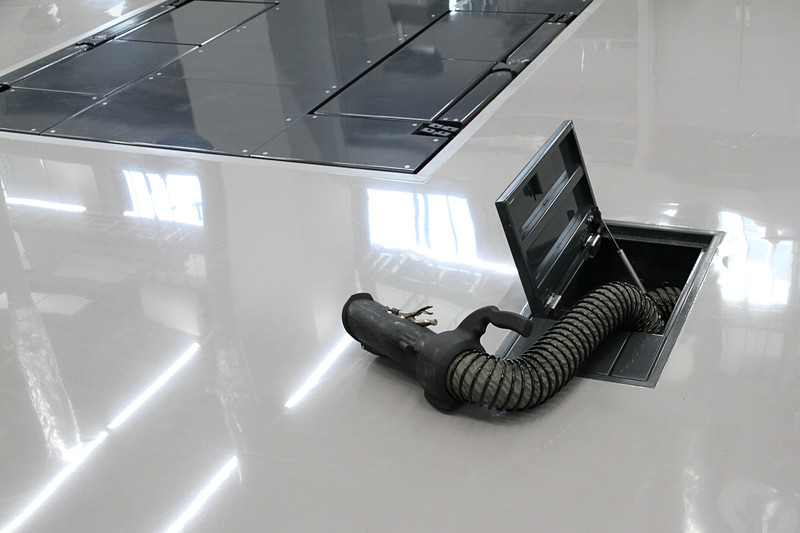 マフラーに取り付けられる排気ダクト