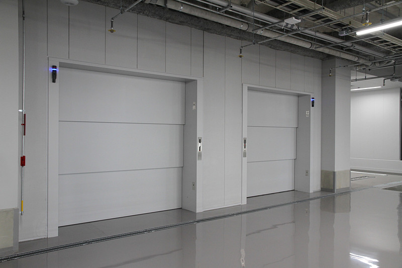 クルマ用エレベーターは2台