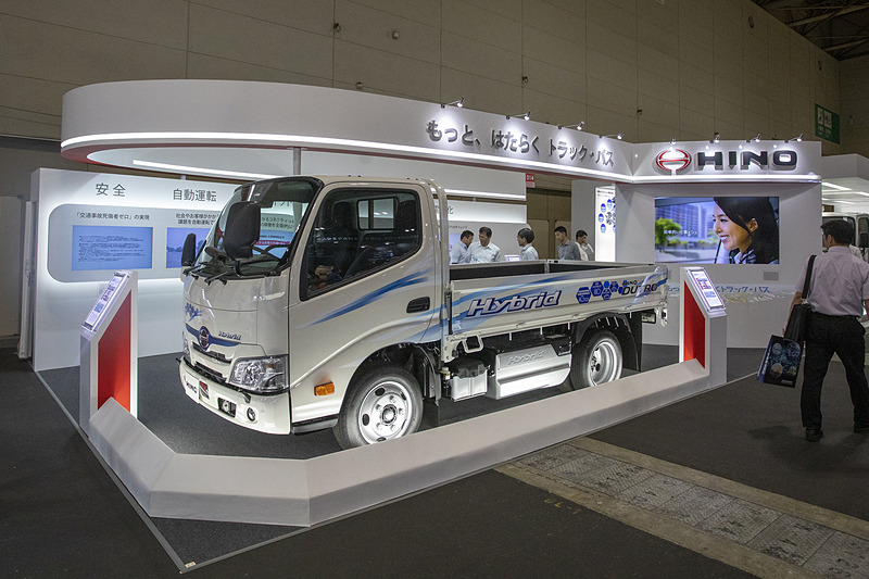 こちらは日野ブース。ハイブリッドの「デュトロ」を展示していた