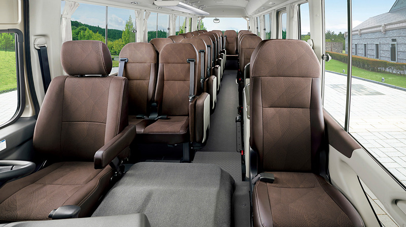 EX（6速AT）の運転席