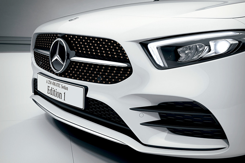 専用装備が与えられるA 250 4MATIC セダン Edition 1