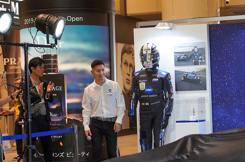 ステージ袖から可夢偉選手登場