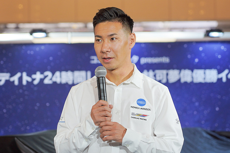 トークショーを行なう可夢偉選手