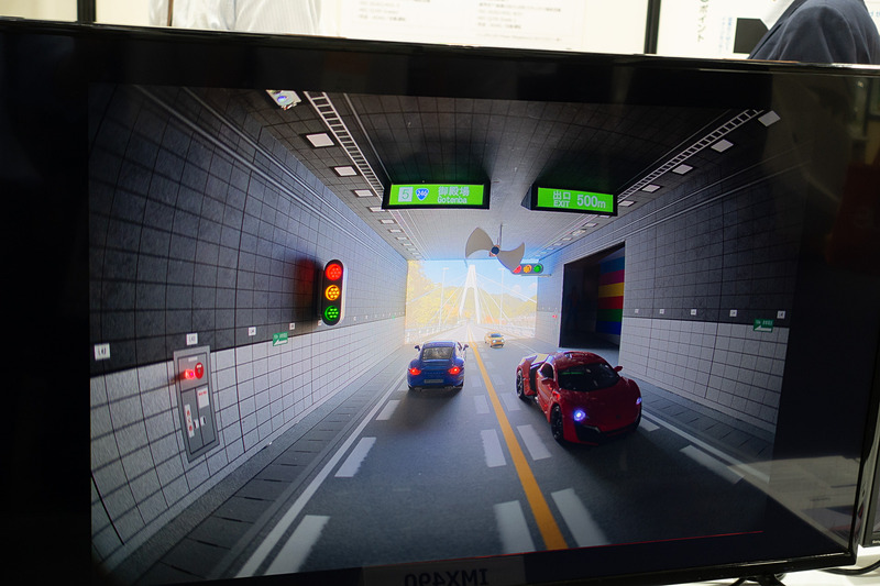 こちらはIMX490の映像を撮影。トンネル外の風景が写っているのが分かる