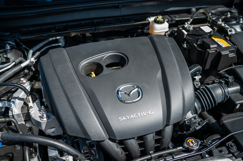 CX-30は「M HYBRID」を搭載するガソリンエンジン「SKYACTIV-X」「SKYACTIV-G 2.0」と、ディーゼルエンジンの「SKYACTIV-D1.8」をラインアップ。写真はSKYACTIV-G 2.0