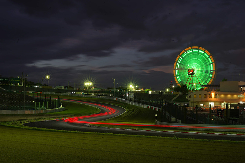 夜は気温も路面温度も下がることで本調子が出てくるマシンも