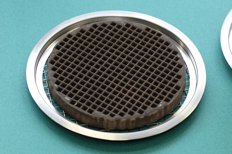 ダイハツ工業と関西学院大学が開発したセラミック製ハニカム型PAR