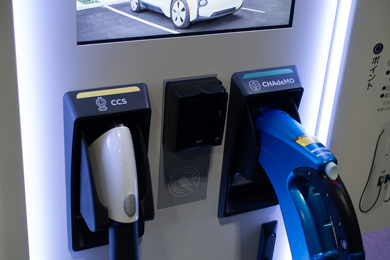 展示機はCHAdeMOとCCSの両対応