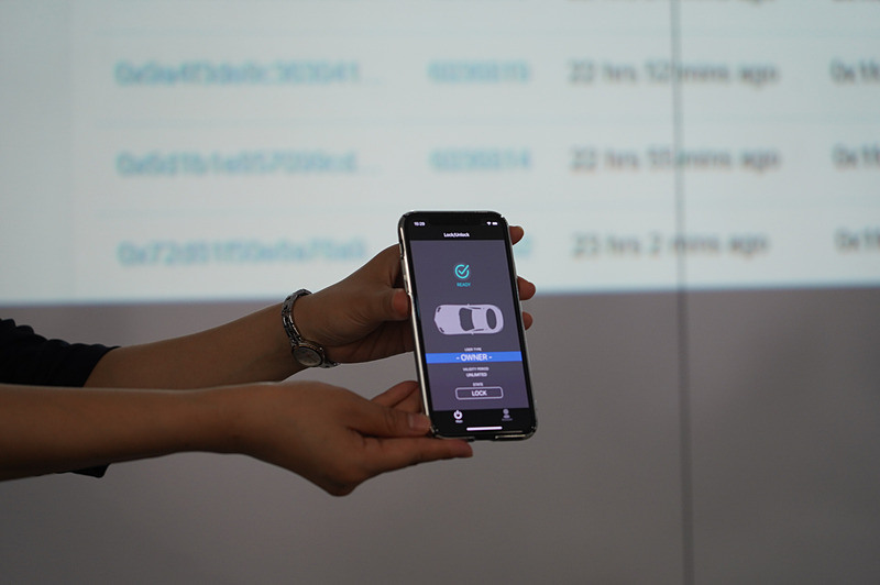 ブロックチェーンでの台帳が更新されると、鍵が転送されてくる