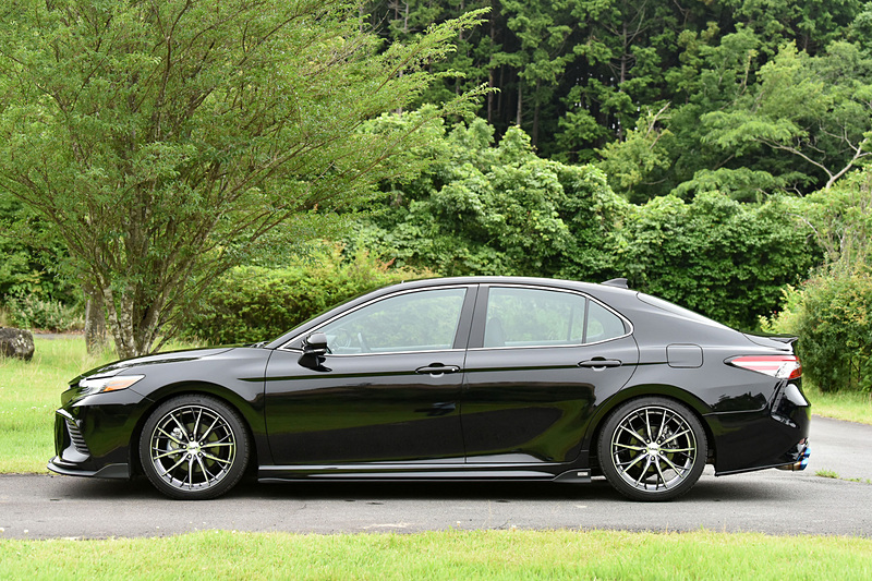 TOM'S C35（撮影車はオプション装着モデル）のボディサイズは4895×1840×1445mm（全長×全幅×全高）、ホイールベースは2825mm