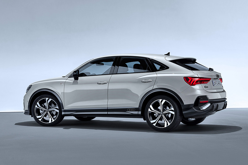Q3 スポーツバックは、アウディブランド初のコンパクトクロスオーバーモデル。ボディサイズは4500×1840×1560mm（全長×全幅×全高）、ホイールベースは2680mm