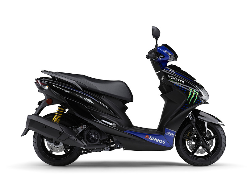 CYGNUS-X Monster Energy Yamaha MotoGP Editionではヤマハレーシングブルーを加えたボディカラーをはじめ、YZR-M1をイメージさせるモンスターエナジーヤマハのグラフィックなどを採用
