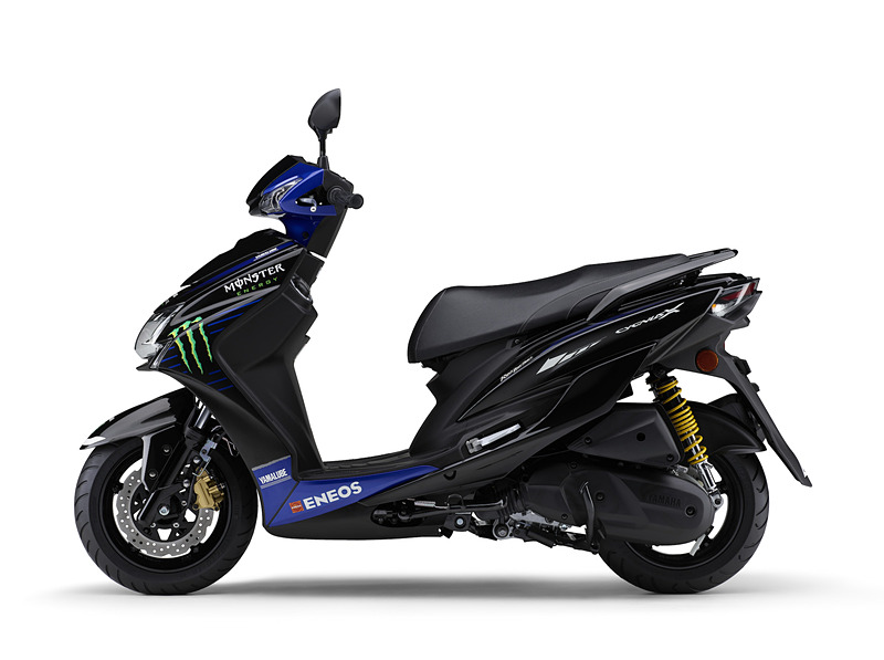 CYGNUS-X Monster Energy Yamaha MotoGP Editionではヤマハレーシングブルーを加えたボディカラーをはじめ、YZR-M1をイメージさせるモンスターエナジーヤマハのグラフィックなどを採用