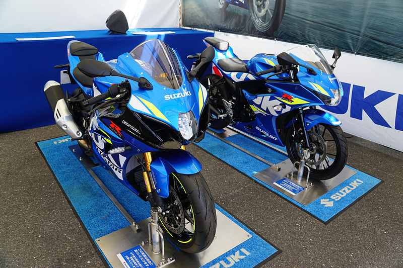 大型2輪車の新型「KATANA（カタナ）」を展示するスズキブース