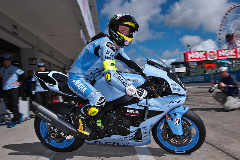 21号車「YAMAHA FACTORY RACING TEAM」（中須賀克行、アレックス・ローズ、マイケル・ファン・デル・マーク）