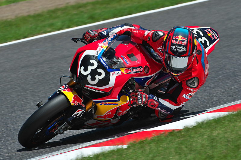 33号車「Red Bull Honda」（高橋巧、清成龍一、ステファン・ブラドル）