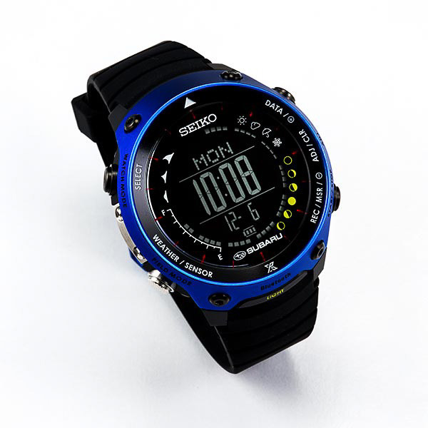 ブルーのボディにイエローのアクセントの「SUBARUオリジナルデジタルウォッチ」