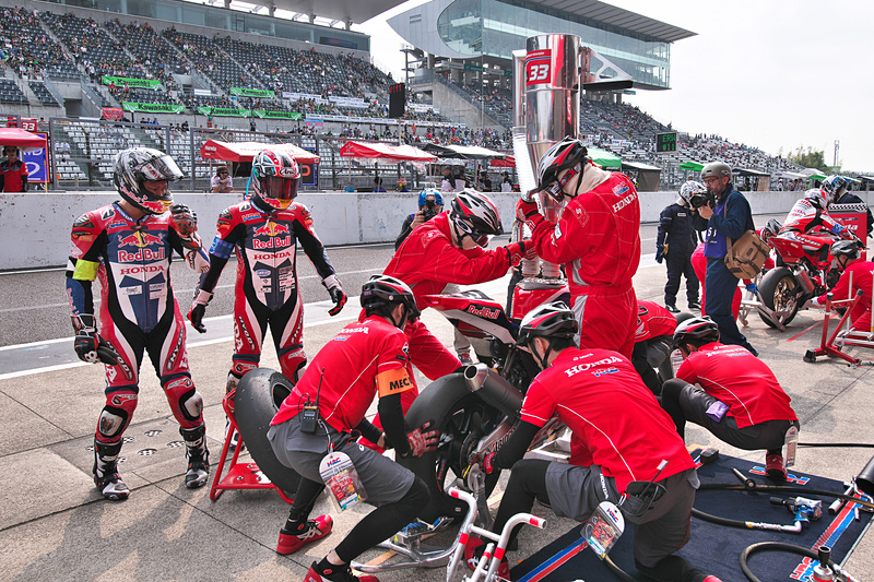 33号車Red Bull Honda（高橋巧/清成龍一/ステファン・ブラドル選手、Honda CBR1000RR SP2、BS）