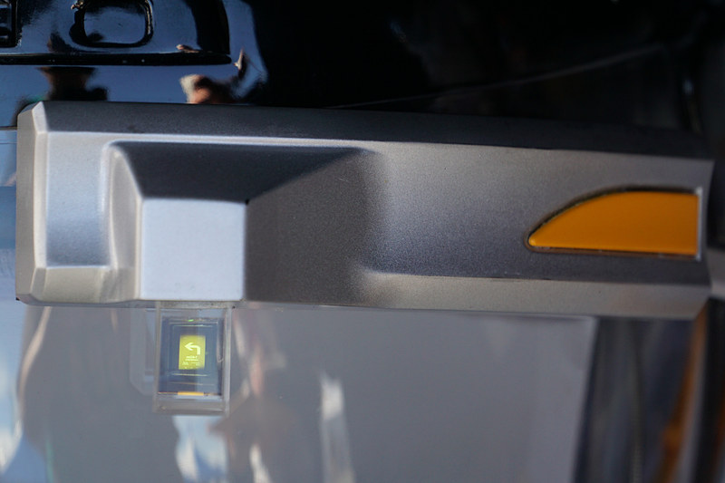 オートバイ用小型ヘッドアップディスプレイ「XHD-03」