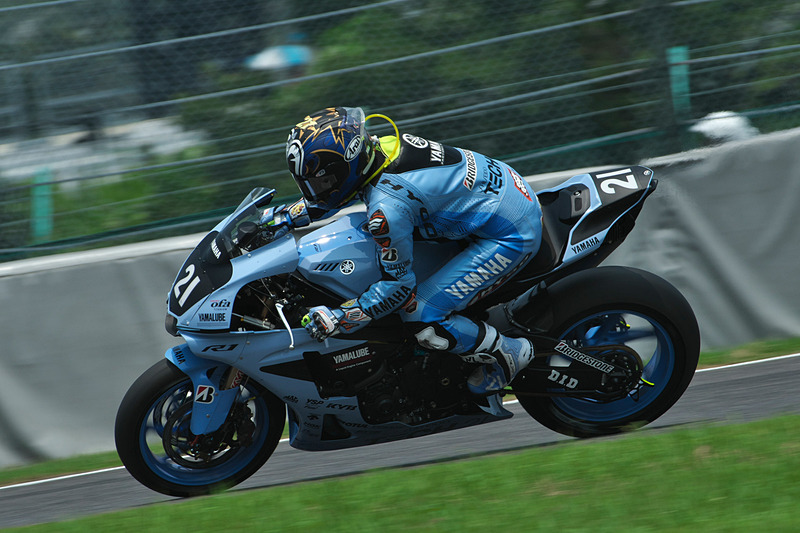 1時間が経過したところでトップに立った21号車YAMAHA FACTORY RACING TEAM