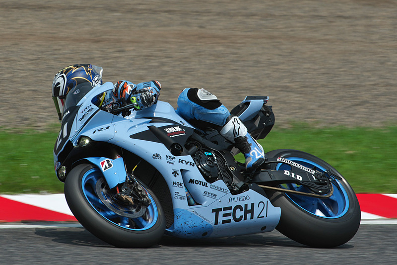 1時間が経過したところでトップに立った21号車YAMAHA FACTORY RACING TEAM