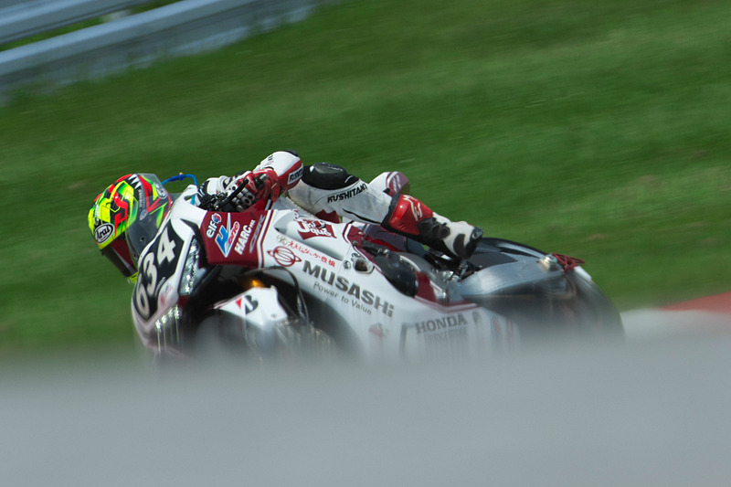 ペナルティを跳ね返して7番手にまで順位を上げてきた634号車MuSASHi RT HARC-PRO. Honda