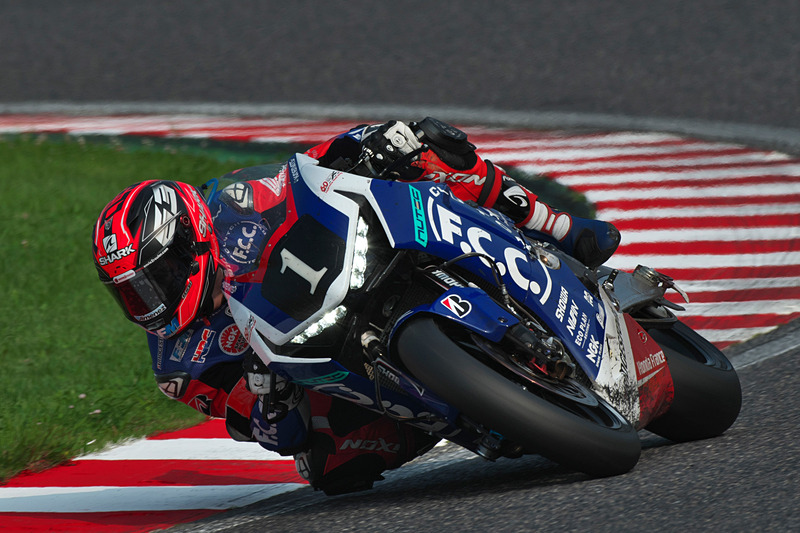 1号車F.C.C. TSR Honda Franceは4番手を走行中。少なくとも2位を獲得しないとシリーズランキングで逆転可能な23ポイント差を埋められない計算だが……