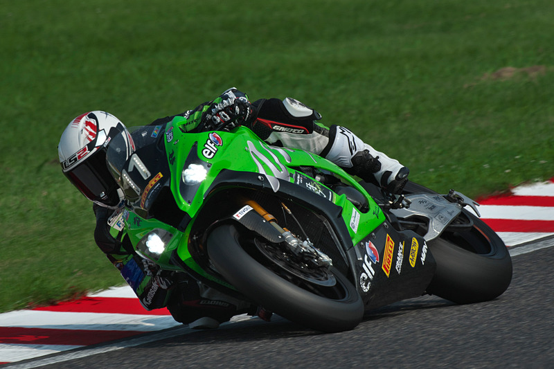 11号車TEAM SRC KAWASAKI FRANCEは転倒したものの、ランキングトップを堅持できるか