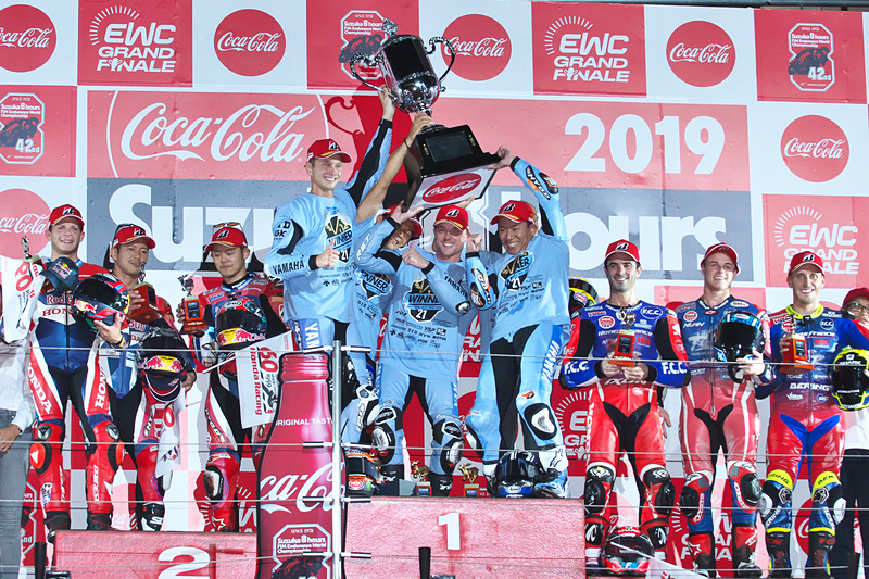 表彰式は21号車YAMAHA FACTORY RACING TEAMの優勝として行なわれた