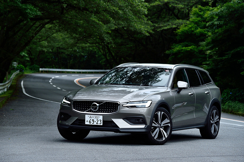 ポールスター・パフォーマンス・ソフトウェアを装着した「V60 クロスカントリー T5 AWD」。オリジナルの最高出力は254HP、最大トルクは350Nmのところ、同ソフトウェアを装着することで最高出力261HP、最大トルクは400Nmに引き上げられる