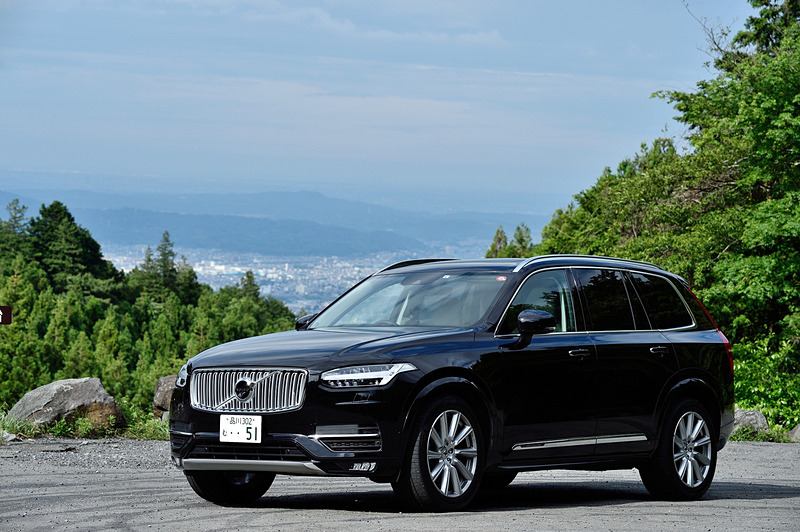 もう1台の試乗車はディーゼル仕様の「XC90 D5 AWD」。プログラムの書き換えにより最高出力は235HPから240HPに、最大トルクは480Nmから500Nmに増加。さらに20秒間限定のオーバーブースト機能も備わり、このときの最高出力は255HP、最大トルクは520Nmまで高められる