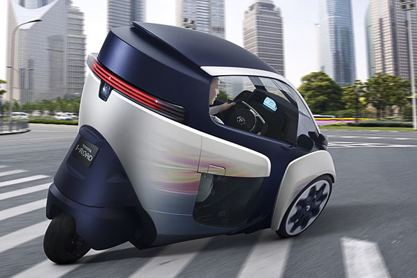 「超小型モビリティ」のトヨタ「i-Road」