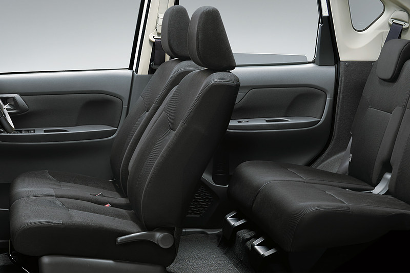 インテリアでは「ブラックインテリアパック」を採用