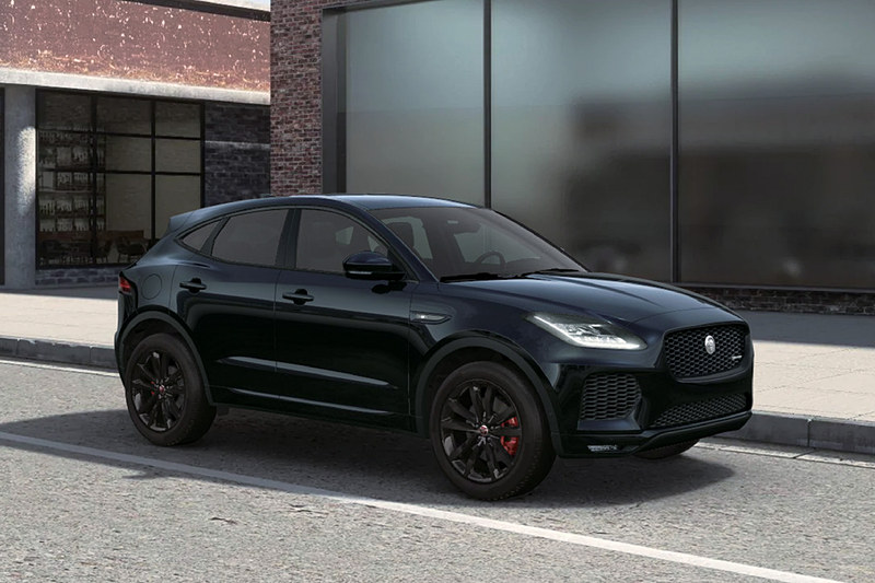 ナルヴィックブラックのボディカラーに、ブラックエクステリアパックを組み合わせたエクステリア