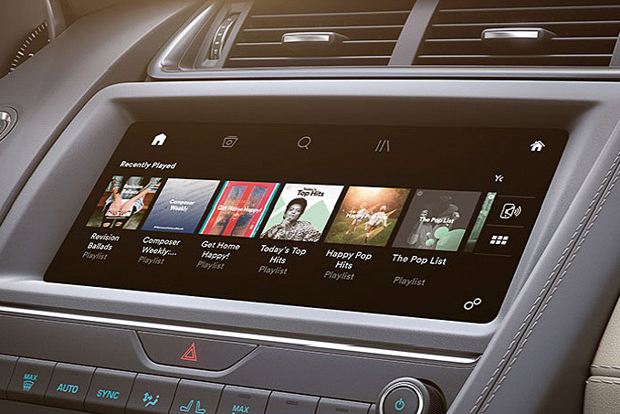 Apple CarPlayやAndroid Autoに対応するスマートフォンパックなど装備も充実