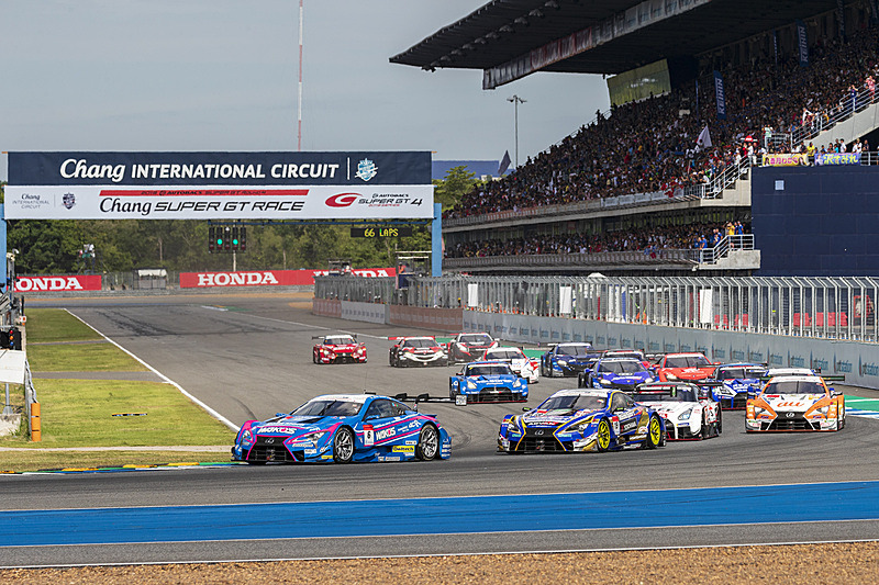 6月29日～6月30日（現地時間）にタイ チャン・インターナショナル・サーキットで開催されたSUPER GT 第4戦のスタートシーン