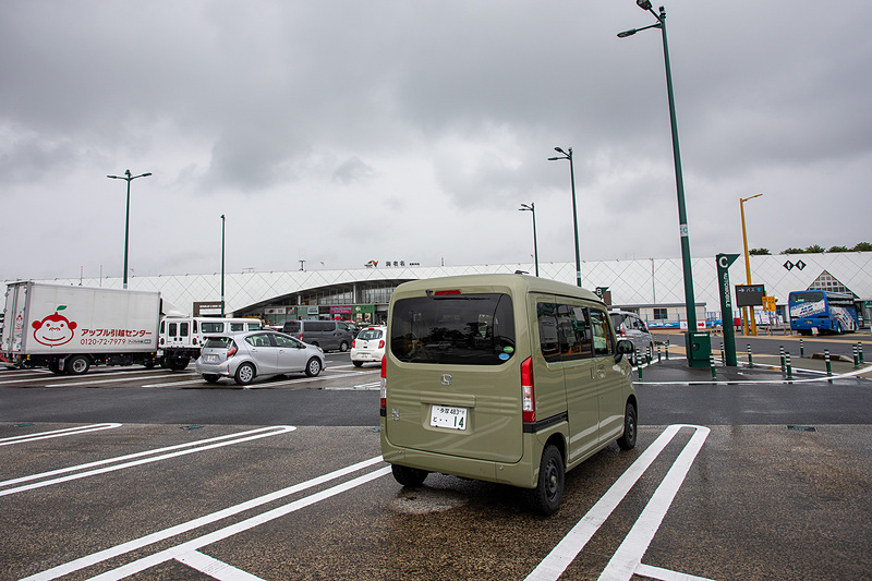 東名高速道路の海老名SA（サービスエリア）までは筆者が運転。ここで岩田氏と交代して筆者は助手席に移動した