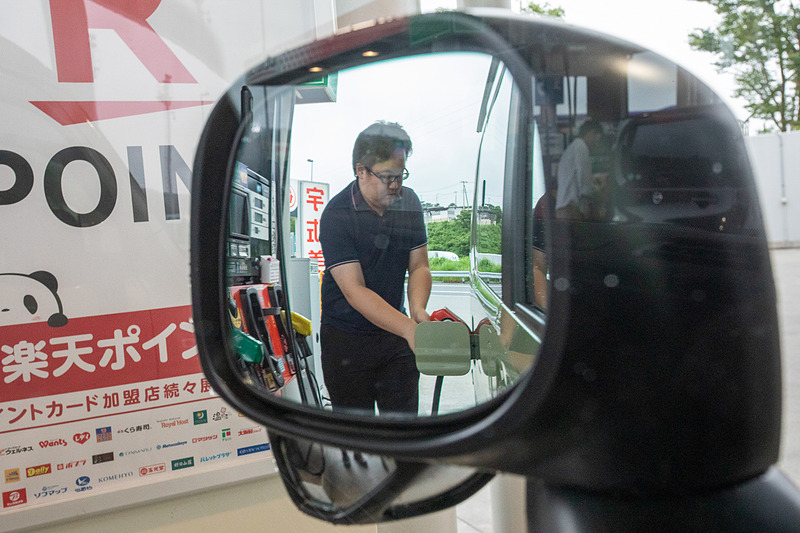 1度でも降りたらテスト終了なので、途中のSAでガソリンを給油したときも降りずに座り続けた。目的地までトイレ休憩をしないよう、飲み物も控えた