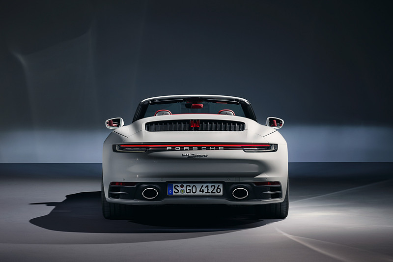 新型911 カレラ カブリオレ