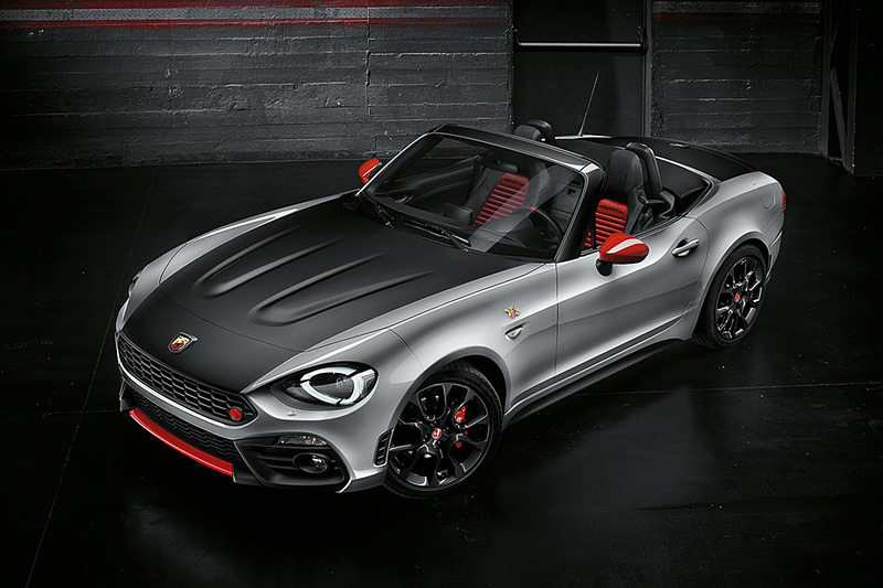 シルバーの「GRIGIO ALPI ORIENTALI 1974」をベースに、アクセサリーの「ヘリテージルック」などを装着した「124 スパイダー」の期間限定車「メイク・ユア・スパイダー」